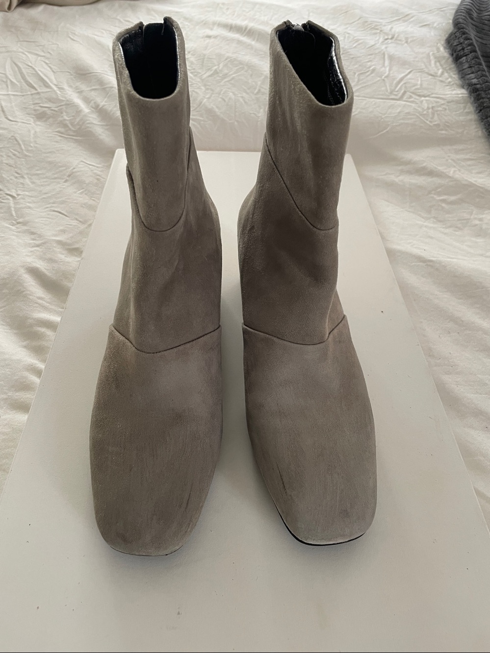 Kenneth Cole Genuine Suede Leather Ankle Boots Booties Lt. Grey Block Heel
